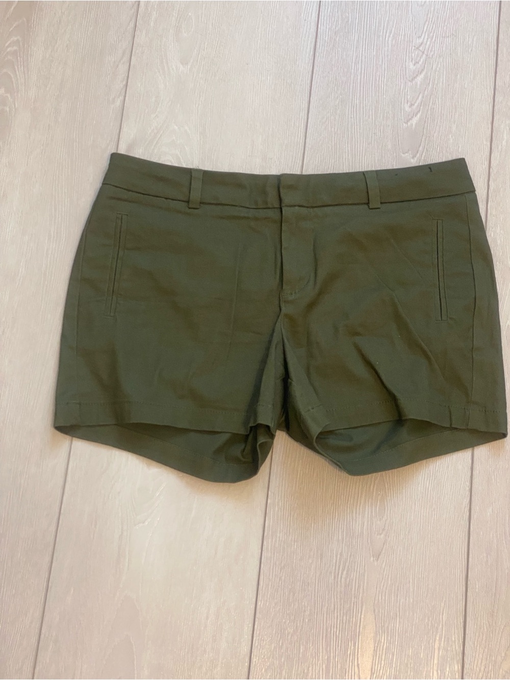 a.n.a Olive High-Waist Tailored Shorts